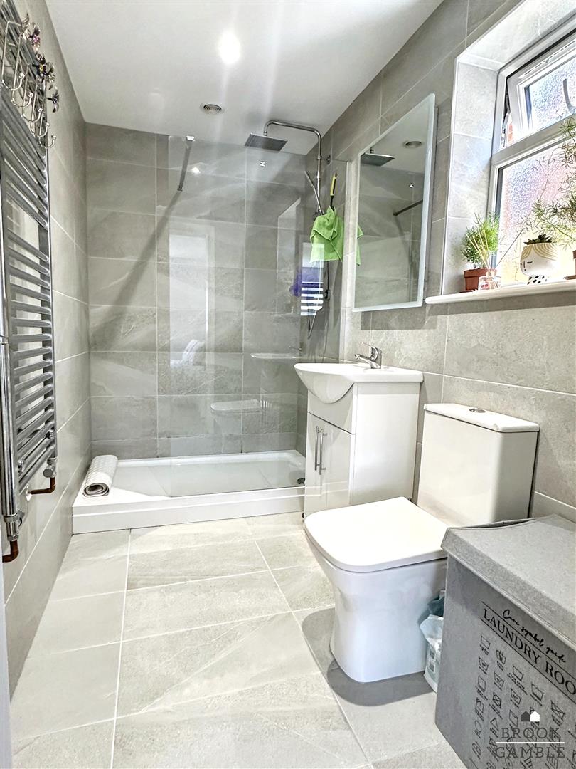 3 Bedroom Bungalow. Hawksbridge Close in Eastbourne,  14